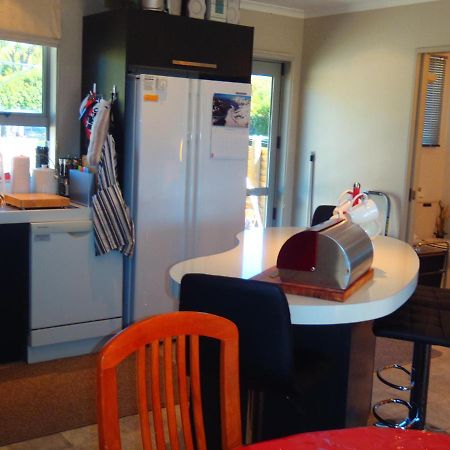 Lakefront Fantail Cottage Lake Hawea, Wanaka מראה חיצוני תמונה