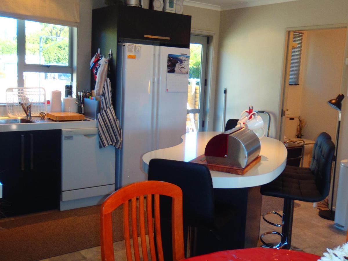 Lakefront Fantail Cottage Lake Hawea, Wanaka מראה חיצוני תמונה